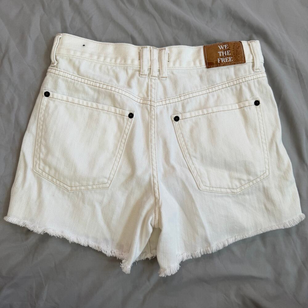 We The Free White Denim Shorts Size 27 Button Fly Frayed Hem Free People Cutoffs - Picture 3 of 9
